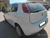 Usata Fiat Grande Punto 75 CV (55 kW) 2011 Bianco Utilitaria