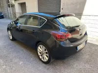 Usata Opel Astra Cosmo 110 CV (80 kW) 2010 Nero Berlina