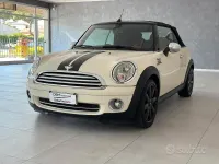 Usata Mini Cooper Cabriolet 120 CV (88 kW) 2010 Beige Cabrio