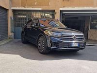 Usata VW Touareg R 340 CV (250 kW) 2024 Nero SUV