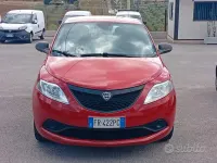Usata Lancia Ypsilon Gold 69 CV (50 kW) 2018 Rosso Utilitaria