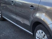 Usado VW Polo 90 CV (66 kW) 2010 Gris Utilitario