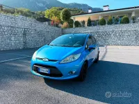 Usata Ford Fiesta Titanium 97 CV (71 kW) 2011 Bluazzurro Berlina