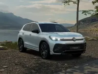 Nuova VW Tiguan R-line Plus 150 CV (110 kW) 2026 Dolomite silver metallizzato SUV