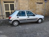 Usata Ford Fiesta 75 CV (55 kW) 2000 Grigio Utilitaria