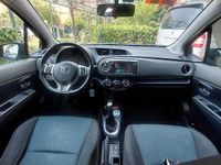 Usata Toyota Yaris Active 69 CV (50 kW) 2011 Grigio Berlina