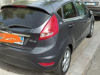 Begagnad Ford Fiesta Titanium 70 HK (51 kW) 2010 Grå Halvkombi