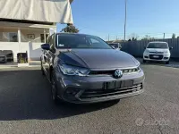 Usata VW Polo Style 90 CV (66 kW) 2024 Grigio Utilitaria