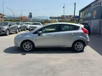 Usata Ford Fiesta Titanium 70 CV (51 kW) 2012 Grigio Berlina