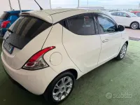 Usata Lancia Ypsilon 95 CV (69 kW) 2015 Bianco Utilitaria