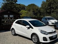 Usata Kia Rio 75 CV (55 kW) 2017 Bianco Berlina