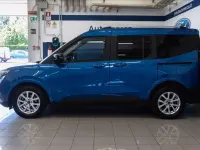 Usata Ford Tourneo Courier Titanium 126 CV (92 kW) 2024 Blu metallizzato Monovolume