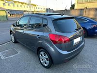 Usata Kia Venga 90 CV (66 kW) 2010 Grigio Utilitaria