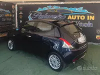 Usata Lancia Ypsilon Platinum 69 CV (50 kW) 2016 Bluazzurro Utilitaria