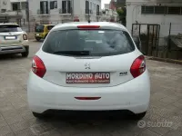 Usata Peugeot 208 Allure 68 CV (50 kW) 2015 Bianco Utilitaria