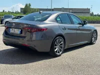 Usata Alfa Romeo Giulia Super 150 CV (110 kW) 2017 Grigio vesuvio Berlina