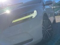 Usata Volvo V40 R-Design 120 CV (88 kW) 2019 Bianco Berlina