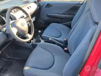 Usata Honda Jazz 78 CV (57 kW) 2004 Rosso Utilitaria