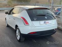 Begagnad Lancia Delta S 120 HK (88 kW) 2011 Vit Halvkombi