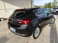 Usata Opel Astra Cosmo 110 CV (80 kW) 2014 Nero Berlina