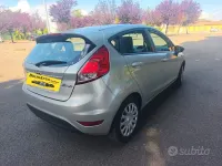 Usata Ford Fiesta 75 CV (55 kW) 2015 Grigio Utilitaria