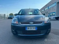 Usata Ford Fiesta Ghia 75 CV (55 kW) 2008 Bluazzurro Utilitaria
