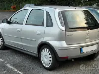Usata Opel Corsa 69 CV (50 kW) 2005 Grigio Utilitaria