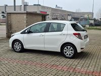 Usata Toyota Yaris Lounge 69 CV (50 kW) 2014 Bianco Utilitaria