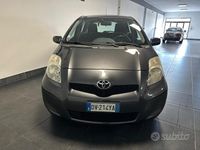Usata Toyota Yaris 69 CV (50 kW) 2009 Grigio Utilitaria