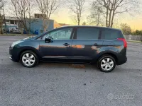 Usata Peugeot 5008 Active 112 CV (82 kW) 2012 Nero Monovolume