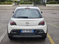 Usata Opel Adam Rocks 69 CV (50 kW) 2016 Bianco Utilitaria