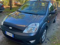 Usata Ford Fiesta Ambiente 75 CV (55 kW) 2004 Marrone Utilitaria