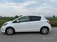 Begagnad Toyota Yaris Cool 72 HK (52 kW) 2020 Vit Sedan