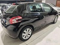 Usata Peugeot 208 68 CV (50 kW) 2015 Nero Utilitaria