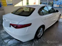 Usata Alfa Romeo Giulia 150 CV (110 kW) 2016 Bianco Berlina