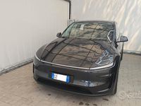 Usata Tesla Model Y Long Range AWD 378 kW (514 CV) 2025 Grigio SUV
