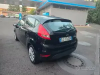 Usata Ford Fiesta Titanium 92 CV (67 kW) 2011 Bluazzurro Berlina