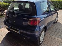 Usata Toyota Yaris 86 CV (63 kW) 2000 Blu Utilitaria