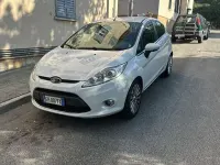 Usata Ford Fiesta 71 CV (52 kW) 2011 Bianco Berlina