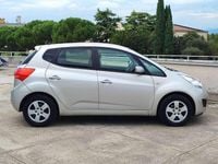 Usata Kia Venga 90 CV (66 kW) 2012 Argento Utilitaria