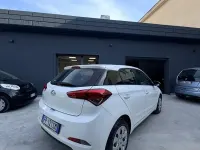 Usata Hyundai i20 Comfort 75 CV (55 kW) 2018 Bianco Berlina