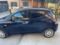 Usado Lancia Ypsilon 95 CV (69 kW) 2017 Azul Utilitario