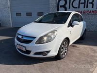 Usata Opel Corsa Edition 75 CV (55 kW) 2010 Bianco Berlina