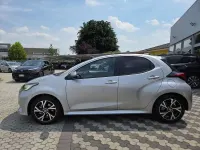 Usata Toyota Yaris Hybrid Business Edition 92 CV (67 kW) 2025 Silver met Berlina