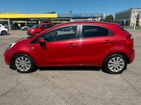 Usado Kia Rio 90 HP (66 kW) 2011 Vermelho Sedan