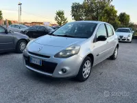 Usata Renault Clio II Dynamique 75 CV (55 kW) 2011 Grigio Berlina