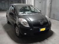 Usata Toyota Yaris Sol 90 CV (66 kW) 2010 Nero Utilitaria