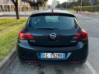 Używany Opel Astra Cosmo 140 KM (102 kW) 2010 Czarny Sedan/Limuzyna