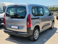 Usata Fiat Doblò 131 CV (96 kW) 2024 Grigio Monovolume