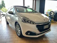 Usata Peugeot 208 Allure 82 CV (60 kW) 2016 Bianco Utilitaria
